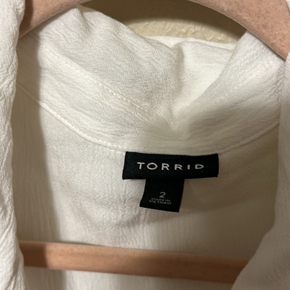 Torrid Taylor White button down shirt with embroidered silver stars Size 2X - Picture 7 of 11